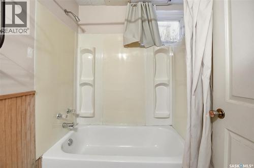 330 Fehr Crescent, Martensville, SK - Indoor Photo Showing Bathroom