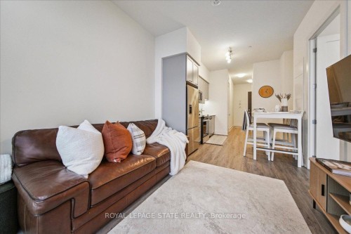 1901-385 Winston Road, Grimsby, ON - Indoor Photo Showing Living Room