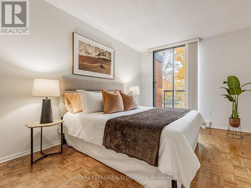 109/209 - 30 Glen Elm Avenue, Toronto, ON - Indoor Photo Showing Bedroom