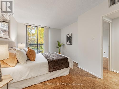 109/209 - 30 Glen Elm Avenue, Toronto, ON - Indoor Photo Showing Bedroom