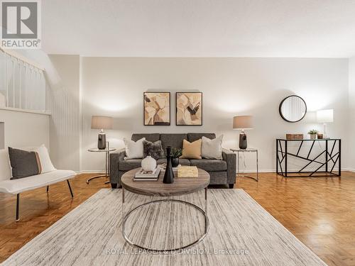 109/209 - 30 Glen Elm Avenue, Toronto, ON - Indoor Photo Showing Living Room