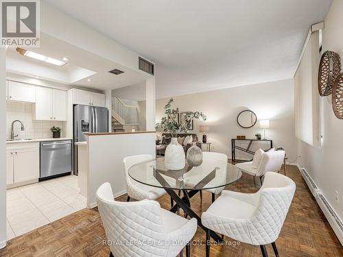 109/209 - 30 Glen Elm Avenue, Toronto, ON - Indoor Photo Showing Dining Room