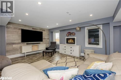 71 Northwest Court, Georgetown, ON - Indoor Photo Showing Living Room