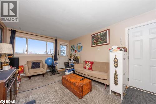 94 Sixth Avenue, Brantford, ON - Indoor Photo Showing Living Room