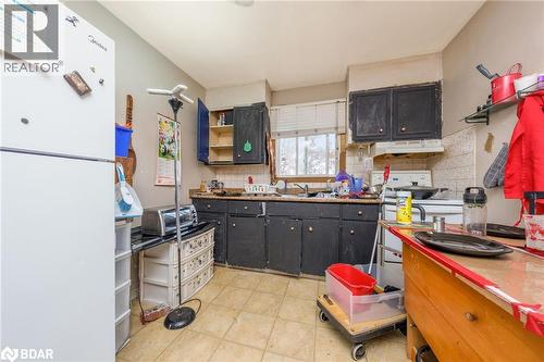 94 Sixth Avenue, Brantford, ON - Indoor Photo Showing Kitchen With Double Sink