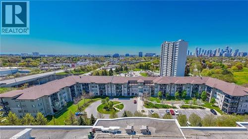 570 LOLITA Gardens Unit# 125  Mississauga, ON L5A 0A1