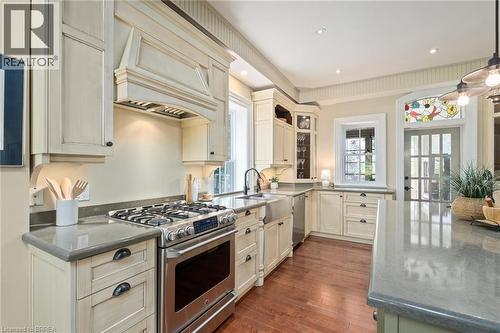 10319 15 Side Road, Halton Hills, ON - Indoor Photo Showing Kitchen With Double Sink With Upgraded Kitchen