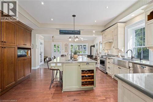 10319 15 Side Road, Halton Hills, ON - Indoor Photo Showing Kitchen With Upgraded Kitchen