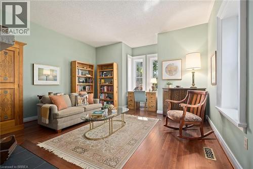 10319 15 Side Road, Halton Hills, ON - Indoor Photo Showing Living Room