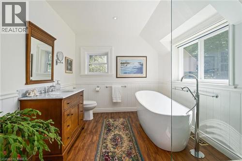 10319 15 Side Road, Halton Hills, ON - Indoor Photo Showing Bathroom