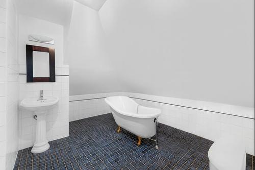 Salle de bains - 10 Ch. De Senneville, Sainte-Anne-De-Bellevue, QC - Indoor Photo Showing Bathroom