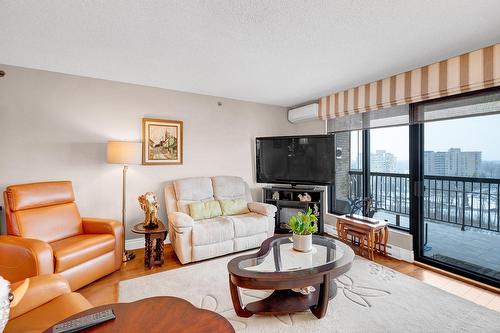 Living room - 1005-4300 Place Des Cageux, Laval (Chomedey), QC - Indoor Photo Showing Living Room