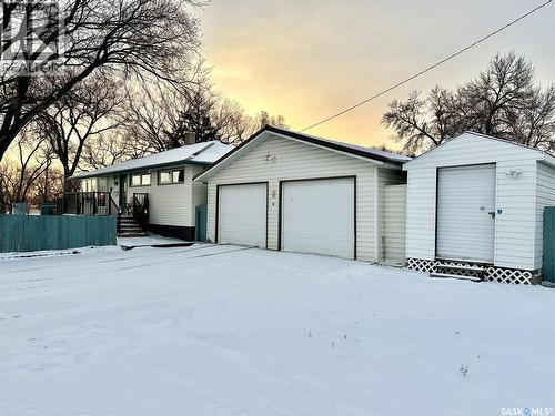 901 17Th Avenue E, Regina, SK - Outdoor