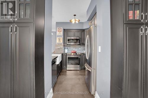 1616 - 9225 Jane Street, Vaughan, ON - Indoor Photo Showing Kitchen With Upgraded Kitchen