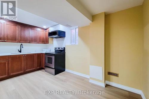 Bsmnt - 14 White Road, Brampton, ON - Indoor Photo Showing Kitchen