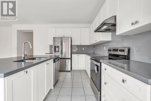 37 Petch Avenue, Caledon, ON - Indoor Photo Showing Kitchen With Upgraded Kitchen