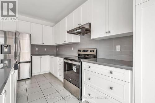 37 Petch Avenue, Caledon, ON - Indoor Photo Showing Kitchen With Upgraded Kitchen