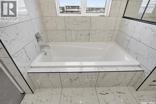 559 Bolstad Turn, Saskatoon, SK - Indoor Photo Showing Bathroom