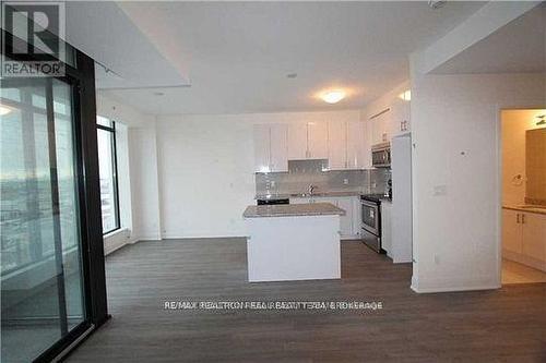 411 - 2900 Highway 7 Road, Vaughan, ON - Indoor Photo Showing Kitchen