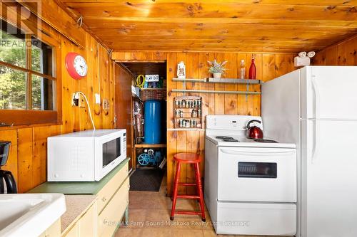 764 East Bear Lake Road, Mcmurrich/Monteith (Bear Lake), ON - Indoor Photo Showing Kitchen