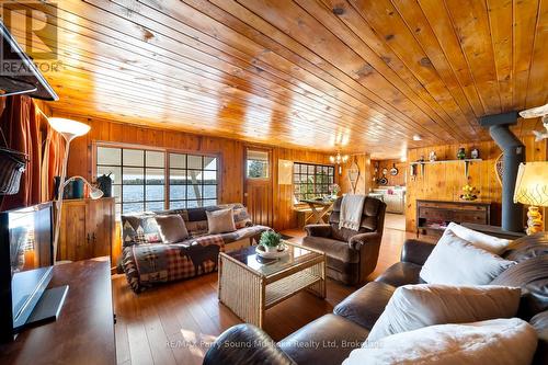 764 East Bear Lake Road, Mcmurrich/Monteith (Bear Lake), ON - Indoor Photo Showing Living Room