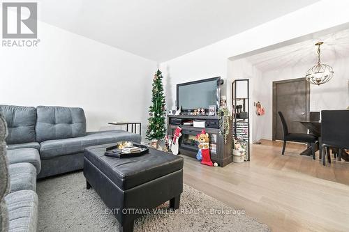 765 River Road, Pembroke, ON - Indoor Photo Showing Living Room