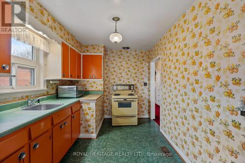 178 Ellendale Drive, Toronto, ON - Indoor Photo Showing Kitchen