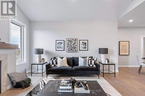 31 Hemlock Crescent, Aylmer, ON - Indoor Photo Showing Living Room