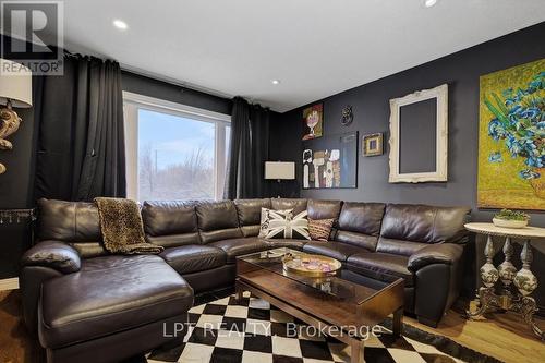 56 Sandhurst Court, Ottawa, ON - Indoor Photo Showing Living Room