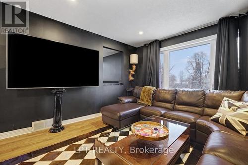 56 Sandhurst Court, Ottawa, ON - Indoor Photo Showing Living Room