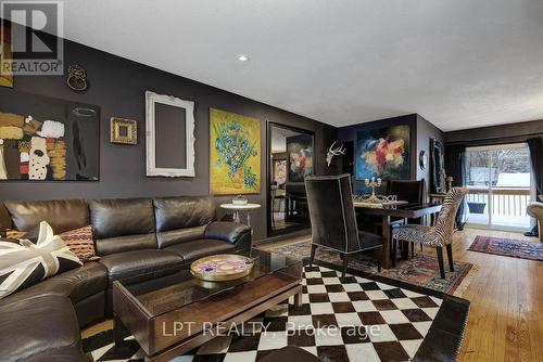 56 Sandhurst Court, Ottawa, ON - Indoor Photo Showing Living Room