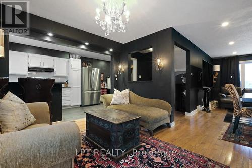 56 Sandhurst Court, Ottawa, ON - Indoor Photo Showing Living Room