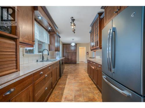 1805 39 Avenue, Vernon, BC - Indoor Photo Showing Kitchen With Upgraded Kitchen