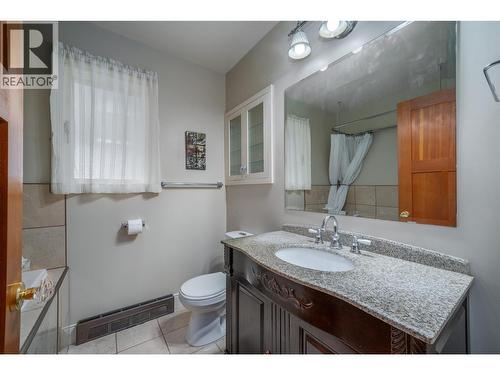 1805 39 Avenue, Vernon, BC - Indoor Photo Showing Bathroom