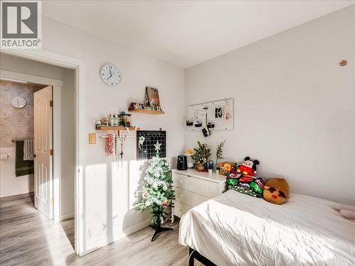 1359 Grosvenor Place, Castlegar, BC - Indoor Photo Showing Bedroom
