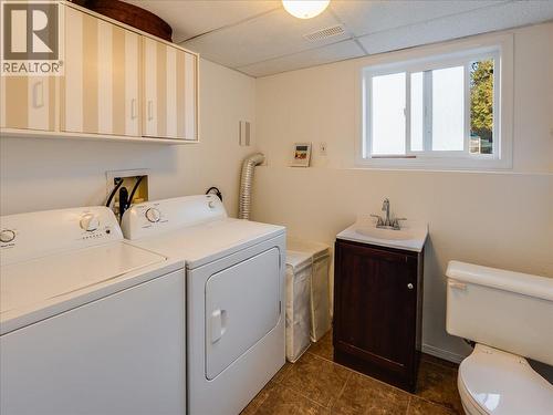 1359 Grosvenor Place, Castlegar, BC - Indoor Photo Showing Laundry Room