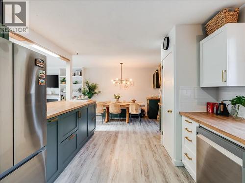 1359 Grosvenor Place, Castlegar, BC - Indoor Photo Showing Kitchen