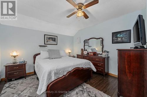 27 Sunnyside Street, Dysart Et Al (Dysart), ON - Indoor Photo Showing Bedroom