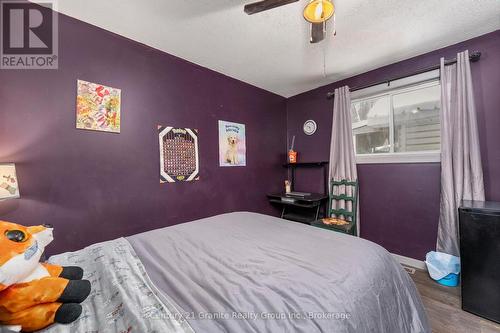 27 Sunnyside Street, Dysart Et Al (Dysart), ON - Indoor Photo Showing Bedroom