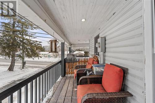 27 Sunnyside Street, Dysart Et Al (Dysart), ON - Outdoor With Exterior