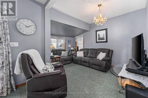 27 Sunnyside Street, Dysart Et Al (Dysart), ON - Indoor Photo Showing Living Room