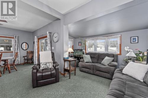 27 Sunnyside Street, Dysart Et Al (Dysart), ON - Indoor Photo Showing Living Room