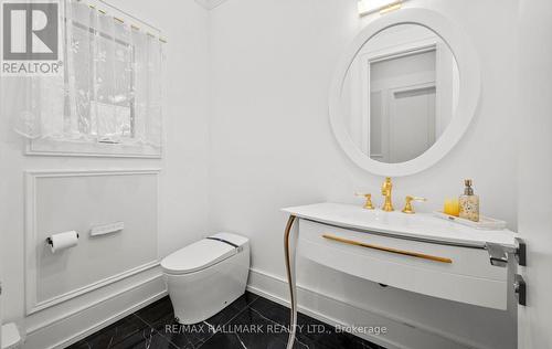 32 Devondale Avenue, Toronto, ON - Indoor Photo Showing Bathroom