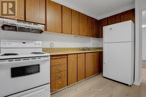 410 - 415 Greenview Avenue, Ottawa, ON - Indoor Photo Showing Kitchen