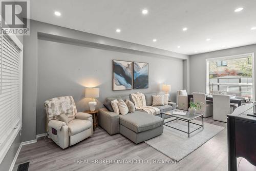 85 Laurier Avenue, Richmond Hill, ON - Indoor Photo Showing Living Room