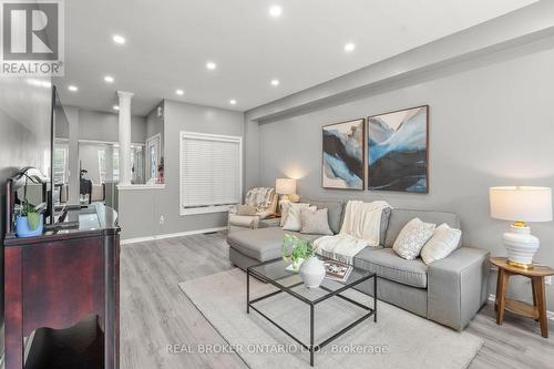 85 Laurier Avenue, Richmond Hill, ON - Indoor Photo Showing Living Room
