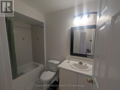 Upper - 555 Garden Walk, Mississauga, ON - Indoor Photo Showing Bathroom