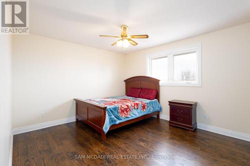9747 Regional Road 20, Grimsby, ON - Indoor Photo Showing Bedroom