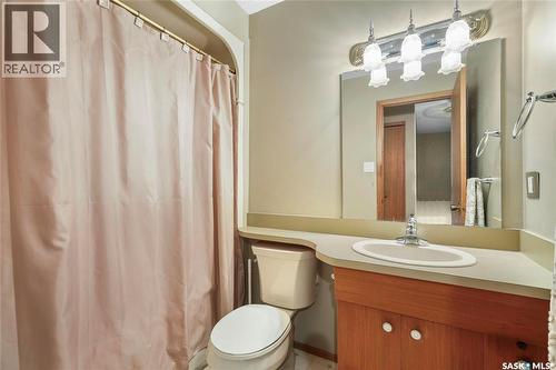 10 Selkirk Crescent, Regina, SK - Indoor Photo Showing Bathroom