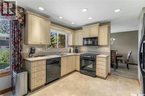 10 Selkirk Crescent, Regina, SK - Indoor Photo Showing Kitchen With Stainless Steel Kitchen With Double Sink